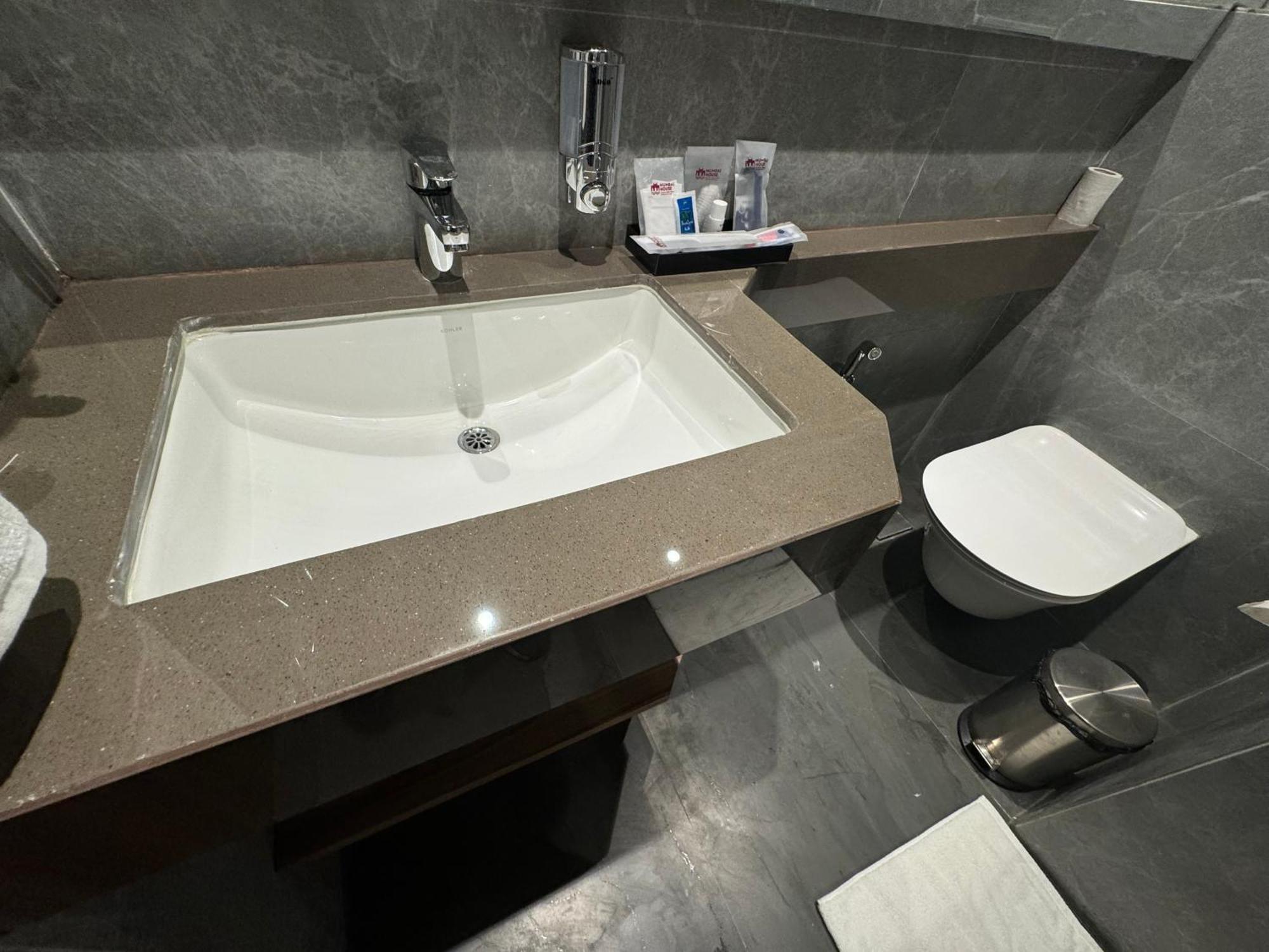 House Mindspace Malad Bombay